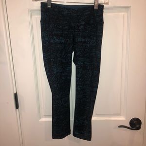 Old Navy Active Green & black Capri leggings.